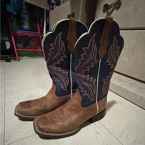 Women’s 7.5 Ariat boots